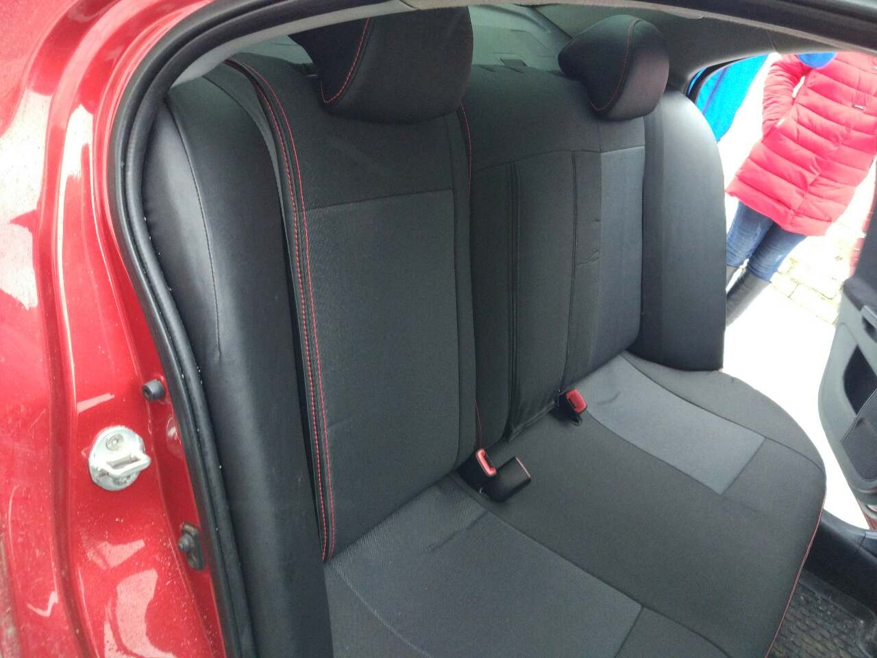 Модельные чехлы на сиденья с логотипом Volkswagen Polo V sed (раздельн) с 2010 г кожзаменитель и автоткань - 2